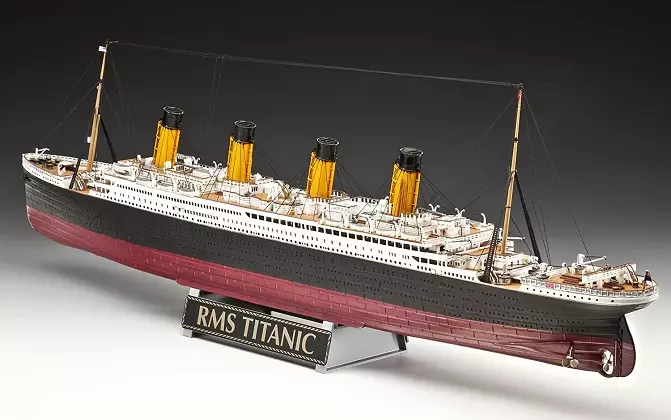 Revell-RMS-Titanic-100th-Anniversary-Edition